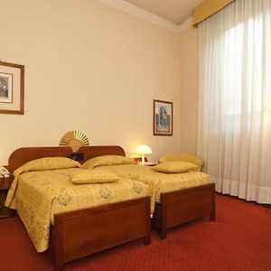 Camera tripla classica